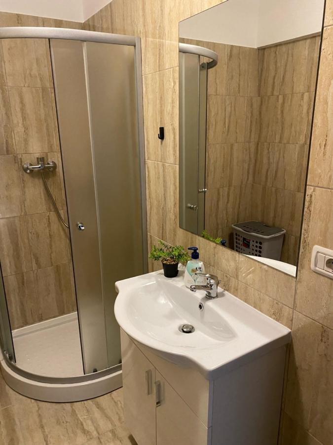 Mall Luxury Apartments Bacău Exteriör bild