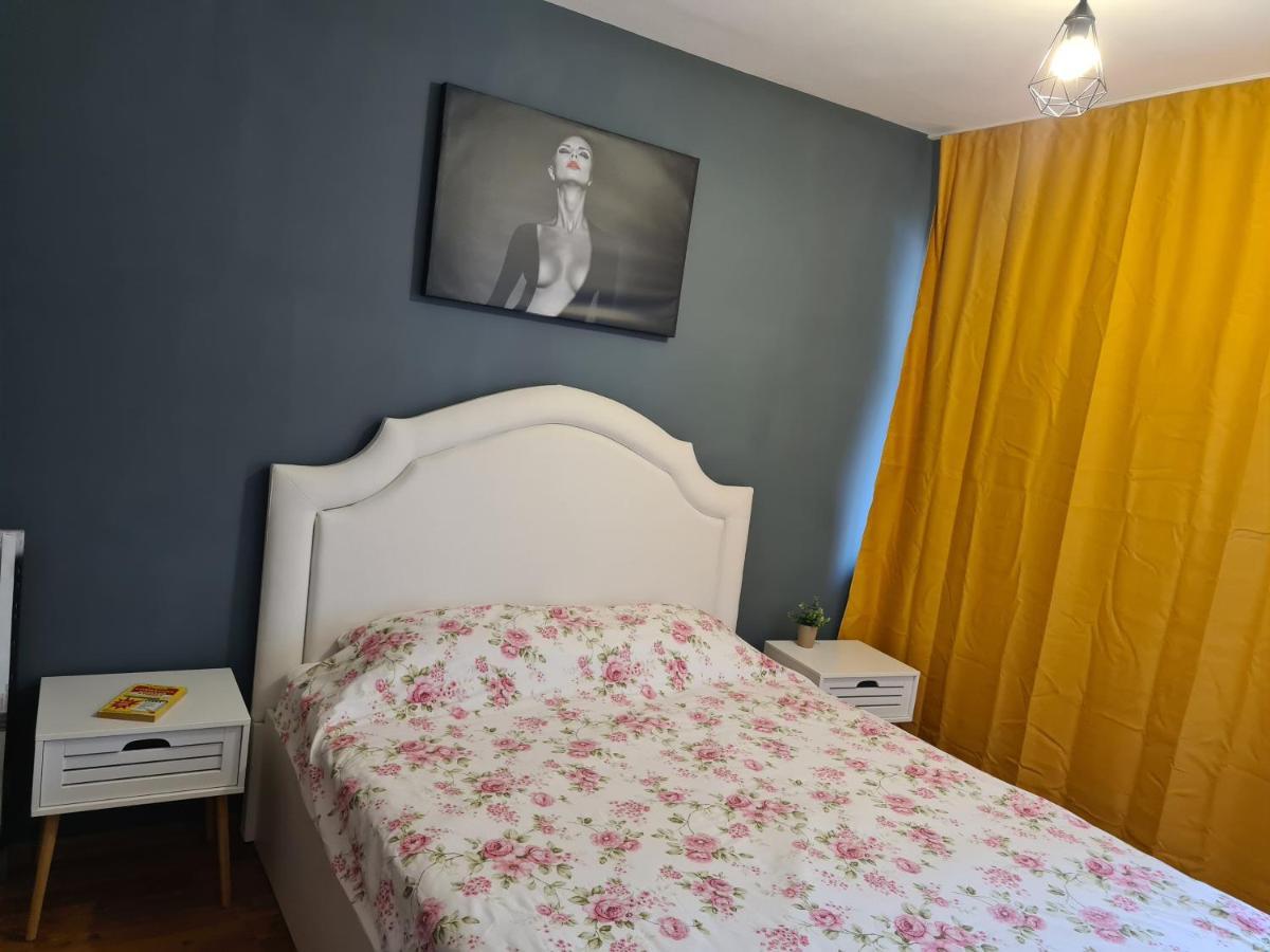 Mall Luxury Apartments Bacău Exteriör bild